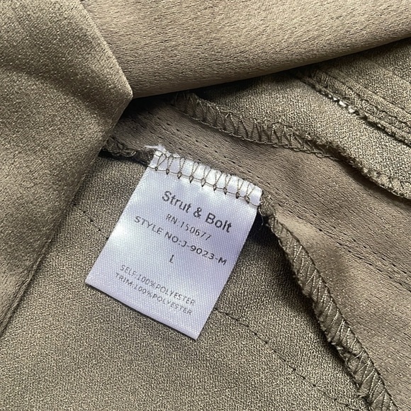 One one six/ strut & bolt olive green satin robe size large - Picture 7 of 7